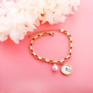 Gold Chain Bracelet with Charm & Pearl - Elegant Accessory