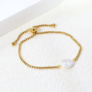 Elegant Adjustable Gold Bracelet with Pearl Accent