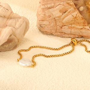 Elegant Adjustable Gold Bracelet with Pearl Accent