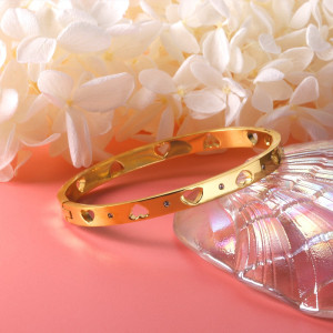 Gold-Plated Heart Cutout Bangle Bracelet - Elegant Style