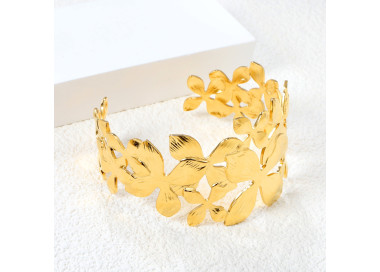 Floral Cuff Bracelet - Elegant Gold-Tone Accessory