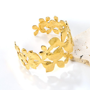 Floral Cuff Bracelet - Elegant Gold-Tone Accessory