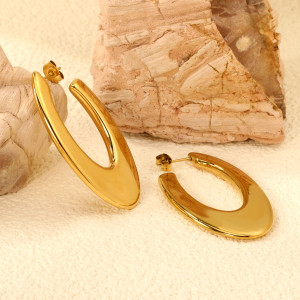 Elegant Gold Hoop Earrings - Modern & Versatile Design