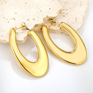 Elegant Gold Hoop Earrings - Modern & Versatile Design