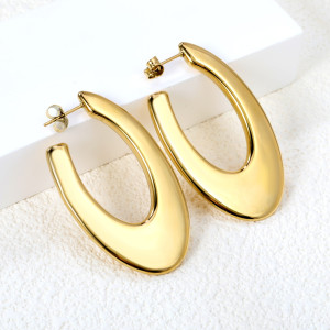 Elegant Gold Hoop Earrings - Modern & Versatile Design