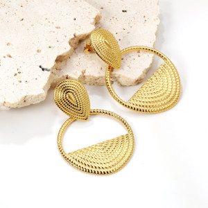 Elegant Gold-Toned Geometric Earrings for Any Occasion