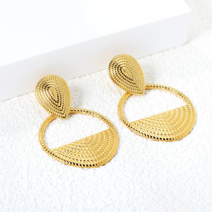 Elegant Gold-Toned Geometric Earrings for Any Occasion