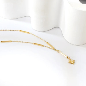 Elegant Minimalist Gold Necklace with Flower Pendant