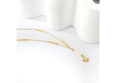 Elegant Minimalist Gold Necklace with Flower Pendant