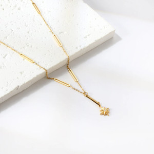 Elegant Minimalist Gold Necklace with Flower Pendant