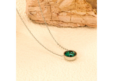 Emerald Green Pendant Necklace - Modern Elegance