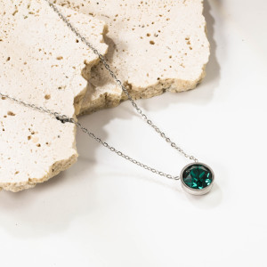 Emerald Green Pendant Necklace - Modern Elegance