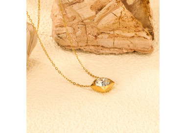 Elegant Gold Pendant Necklace with Clear Stone