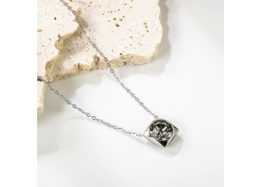 Elegant Geometric Pendant Necklace - Modern Sophistication