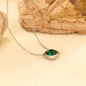 Elegant Green Gemstone Necklace in Polished Silver