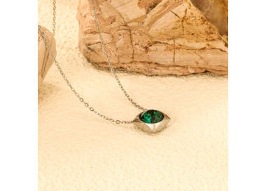 Elegant Green Gemstone Necklace in Polished Silver