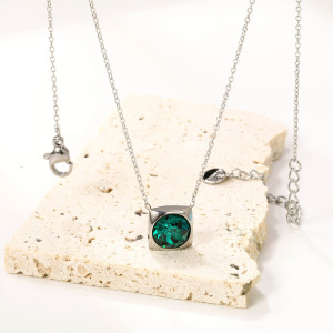 Elegant Green Gemstone Necklace in Polished Silver