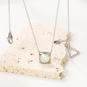 Elegant Silver-Tone Necklace with Iridescent Opal Pendant