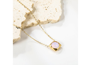 Chic Gold-Toned Necklace with Pink Gemstone Pendant