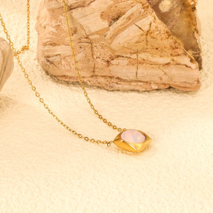 Chic Gold-Toned Necklace with Pink Gemstone Pendant