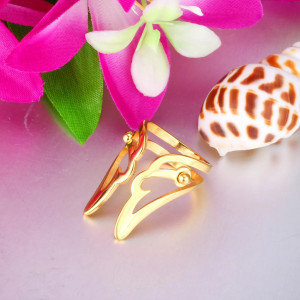 Elegant Gold Decorative Ring - Stylish Statement Jewelry