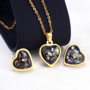 Elegant Heart-Shaped Jewelry Set: Necklace & Earrings