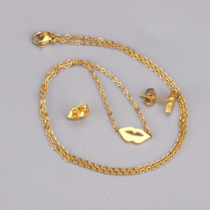 Gold Plated Lips Jewelry Set - Stylish & Playful Accessory