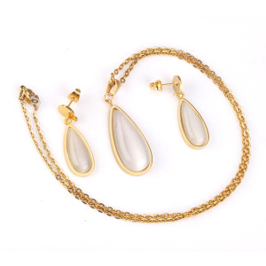 Elegant Gold-Tone Jewelry Set: Pendant, Earrings & Bracelet