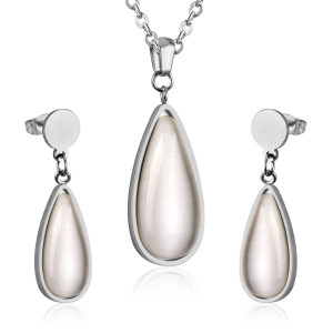 Elegant Teardrop Jewelry Set: Necklace & Earrings