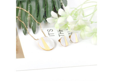 Elegant Mother-of-Pearl Jewelry Set with Gold Accents