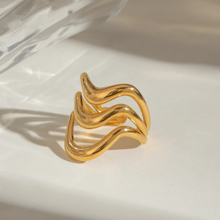 Stylish Gold-Tone Wavy Ring - Modern Elegance for You