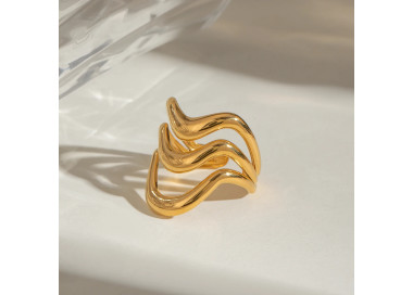 Stylish Gold-Tone Wavy Ring - Modern Elegance for You