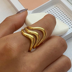 Stylish Gold-Tone Wavy Ring - Modern Elegance for You