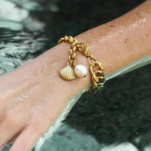 Pearl bracelet